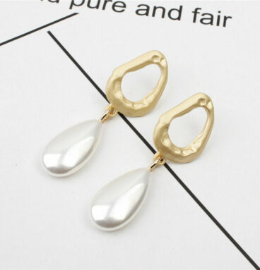 Cercei de culoare aurie