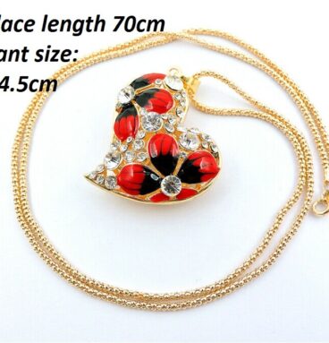 Colier frumos cu motiv o inimă