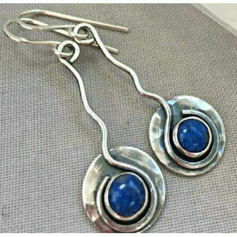 Cercei din argint tibetan și decorați cu agat albastru.